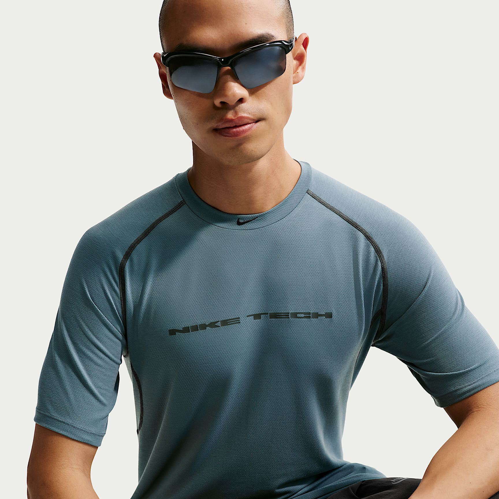 ナイキ　メッシュ　クラシックロゴティー Nike Tech Men's Dri-FIT Short-Sleeve Top. Nike ID